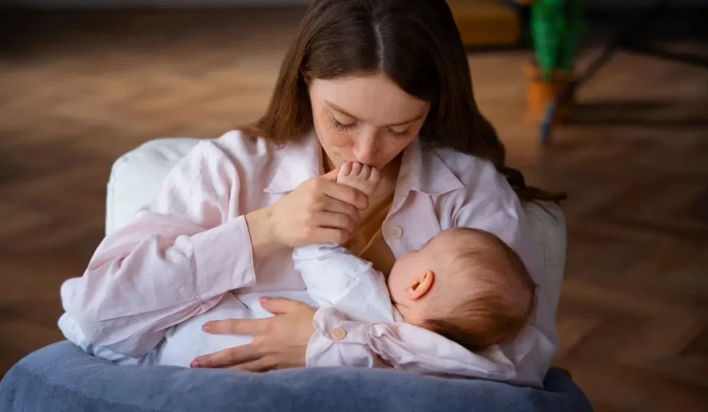 When Does Breast Milk Come In? A Simple Guide for New Moms