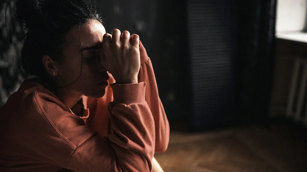 Bipolar Disorder Signs in Adults: Symptoms That Are Often Missed for Years