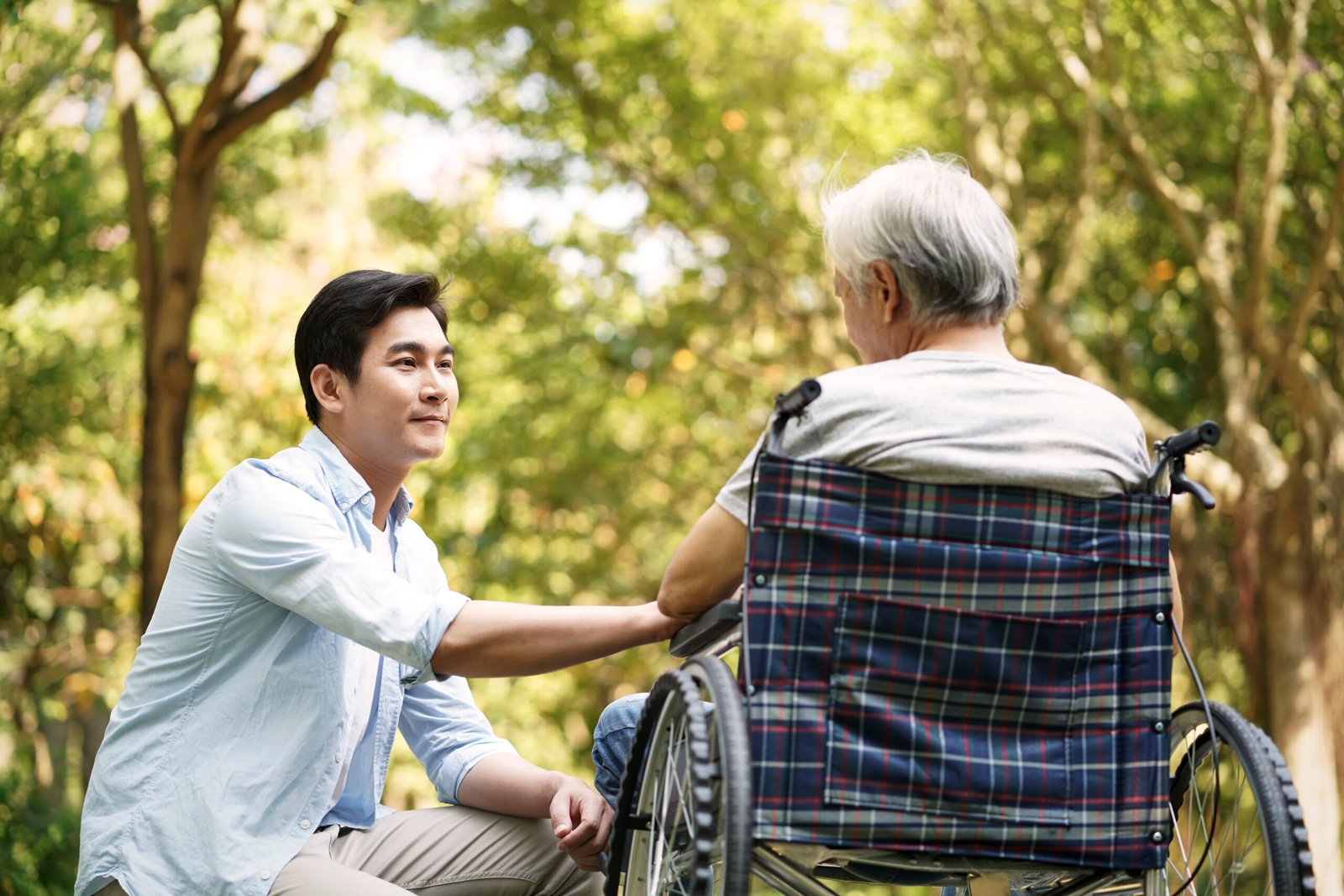Aging Parent Health Red Flags: When to Step In and Talk to Their Doctor