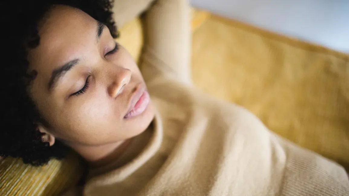 B12 Deficiency: Signs That Show Up First and Who’s Most at Risk